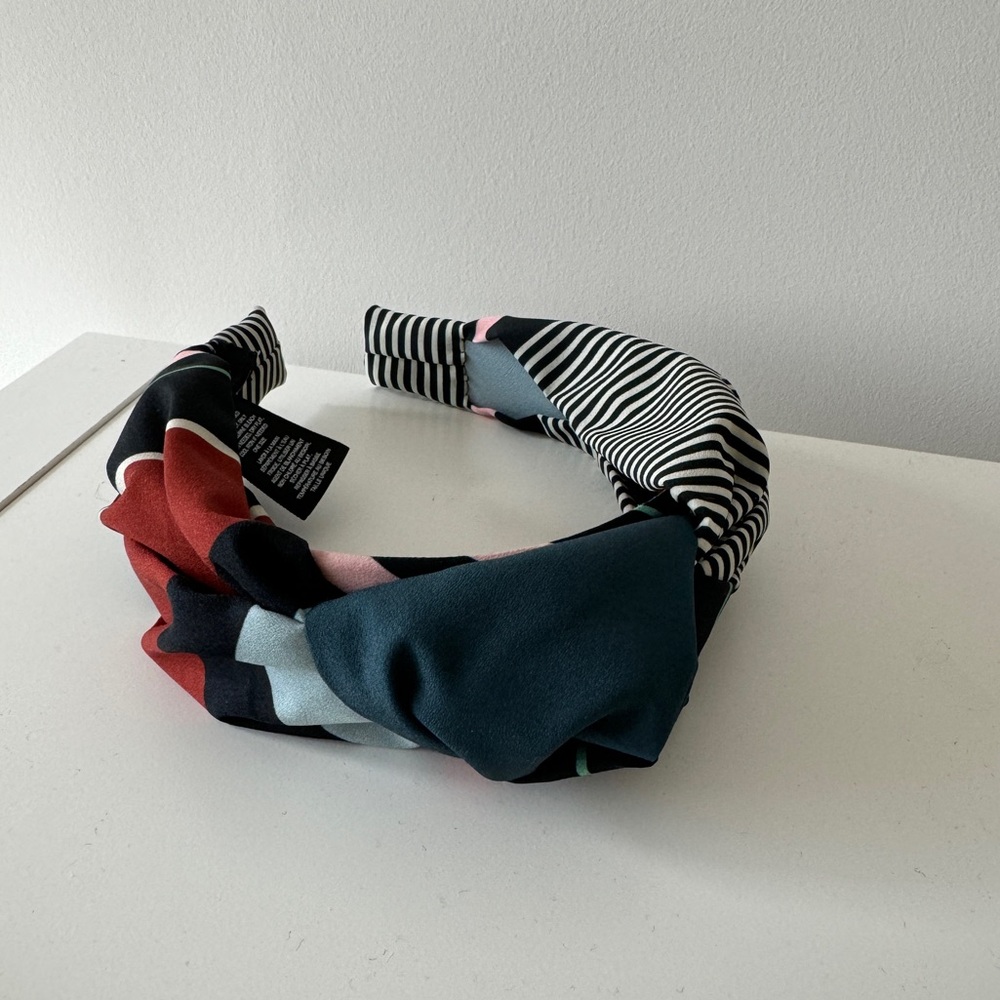 NWOT fashionable hairband/headband